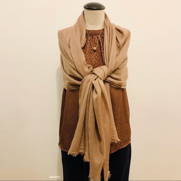 Unbranded wool rectangular scarf with frayed hem. One size. EUC. - Picture 6 of 8